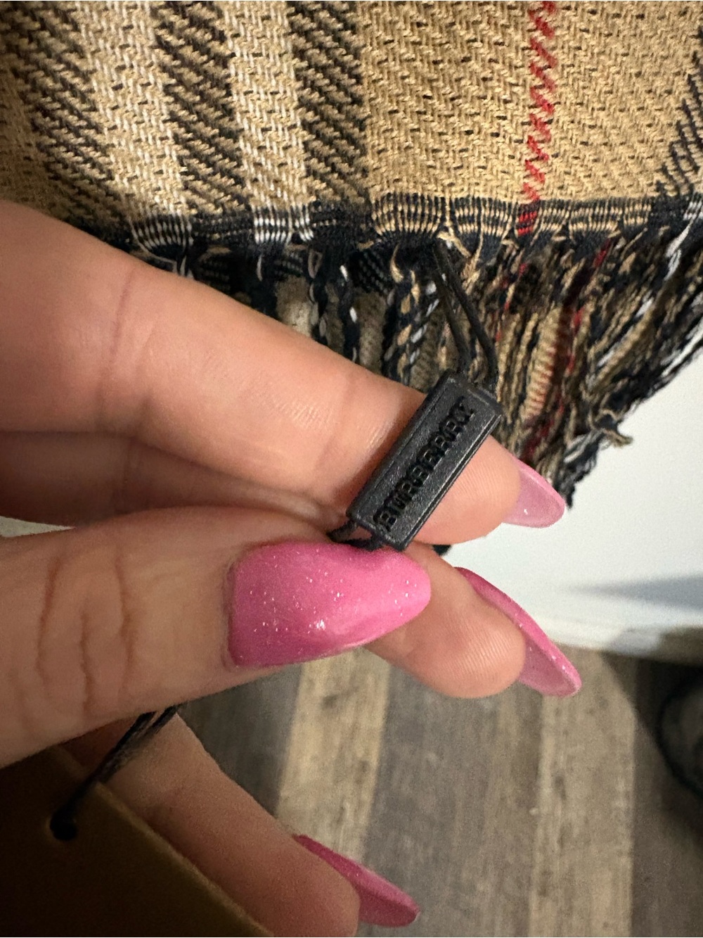 Burberry Cashmere Scarf NWT - Picture 4 of 4